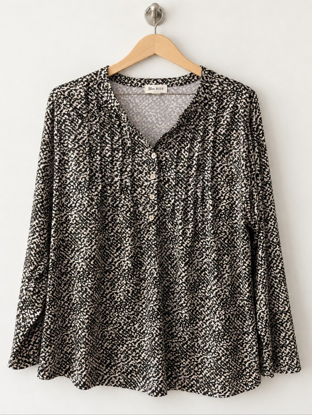 Zaket & Plover Black and Cream Button-Front Long Sleeve Tee